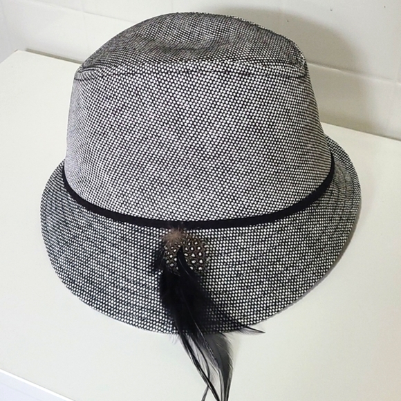 BEBE HAT FEDORA feather band - Picture 8 of 8